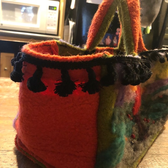 Handmade wool felted handbags - Picture 6 of 6